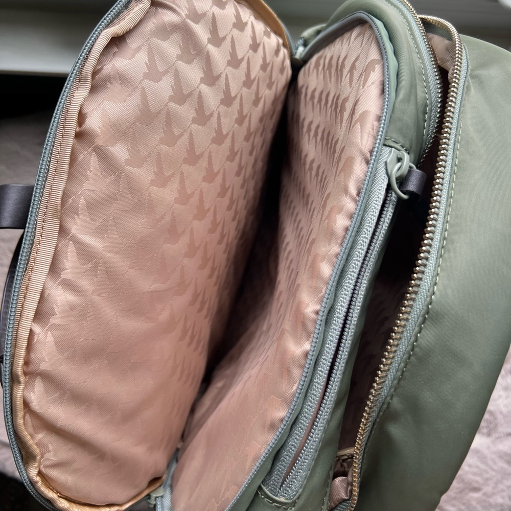 Lo & Sons Rowledge Backpack - Picture 3 of 8